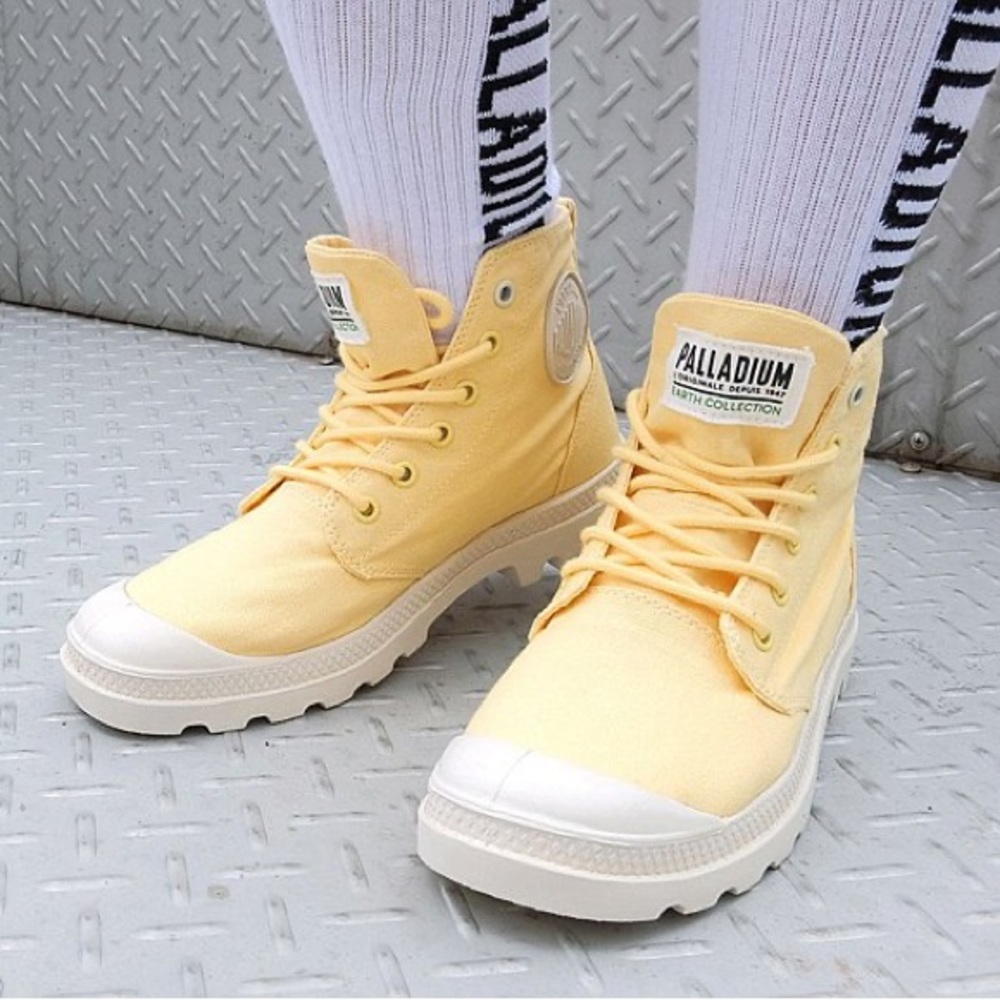 Palladium Pampa Bootie in Popcorn